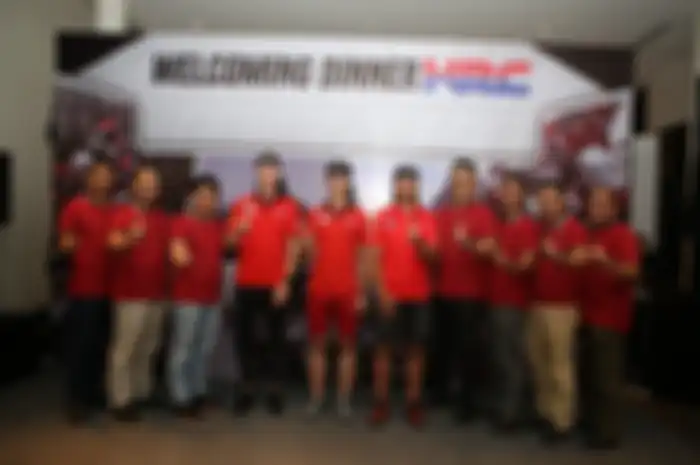Tiga pembalap HRC bersama perwakilan Astra Motor Jawa Tengah