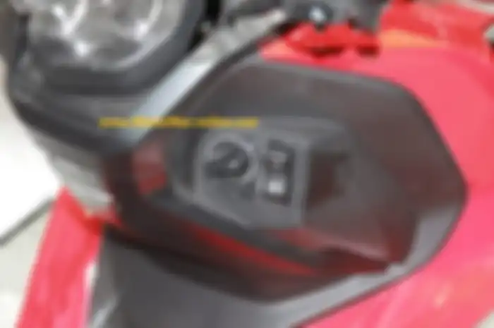 Honda ADV sudah dilengkapi keyless system, motor jadi makin aman.