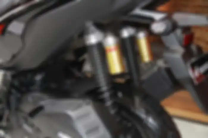 Sokbreke belakang Honda ADV 150 dilengkapi dengan tabung