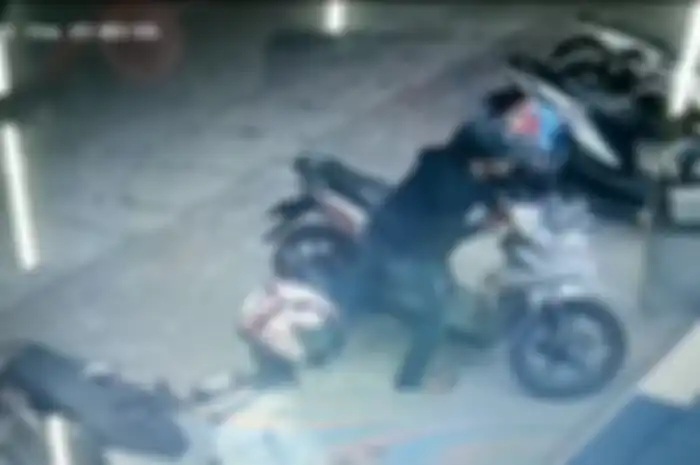 Maling cuma dapat helm setelah gagal bawa kabur Honda Scoopy dan BeAT Street.