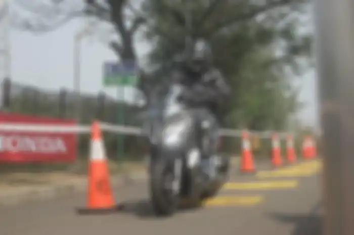 Motor matik bergenre adventure terbaru Honda ADV 150 langsung merasakan first rider diajak simulai beraneka medan jalan