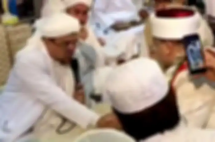 Habib Rizieq menikahkan putrinya di tanah suci