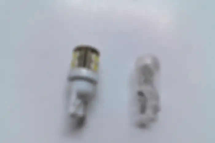 Bohlam LED kiri, bohlam lampu rem Vario 125 bawaan pabrik (kanan)