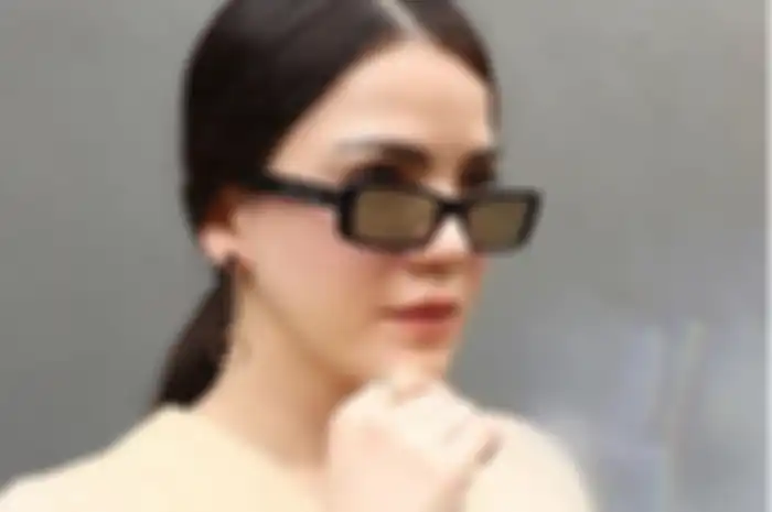 Mirip ABG, gaya Alice Norin saat tenteng tas mewah jadi perhatian