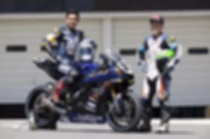 Pembalap Indonesia binaan Yamaha Indonesia, M Faerozi Toreqotulloh (kiri)berhasil pole position di Suzuka 4 Hours Endurance Race 2019