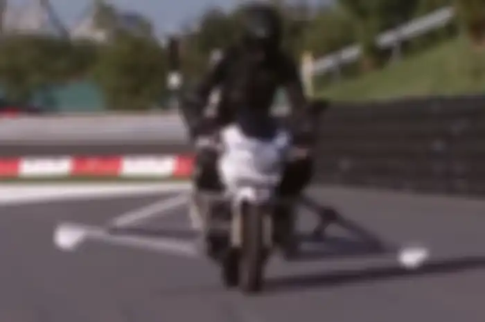 Kelebihan dan kekurangan motor dengan rem ABS.
