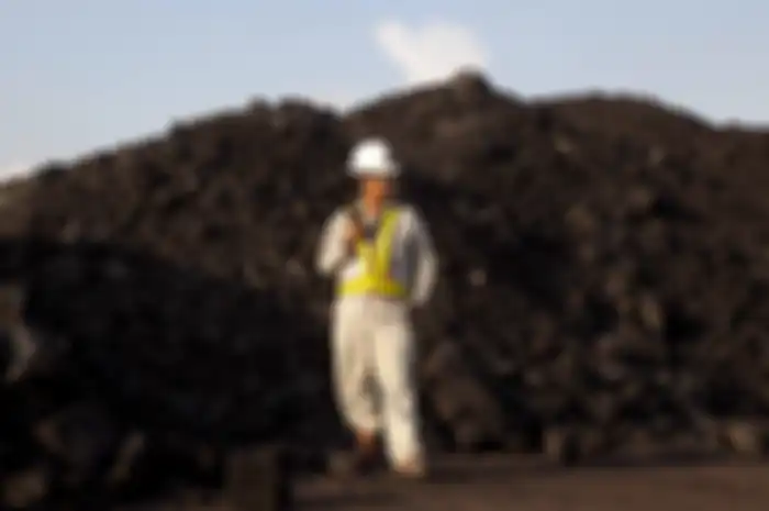 Proses penambangan batu bara di wilayah Kalimantan Timur. Indonesia memiliki cadangan terbukti batu bara yang bisa diproduksi sampai tahun 2100 alias tinggal 80 tahunan lagi. 
