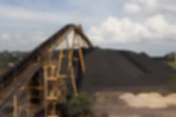 Proses penambangan batu bara di wilayah Kalimantan Timur. Indonesia memiliki cadangan terbukti batu bara yang bisa diproduksi sampai tahun 2100 alias tinggal 80 tahunan lagi. 