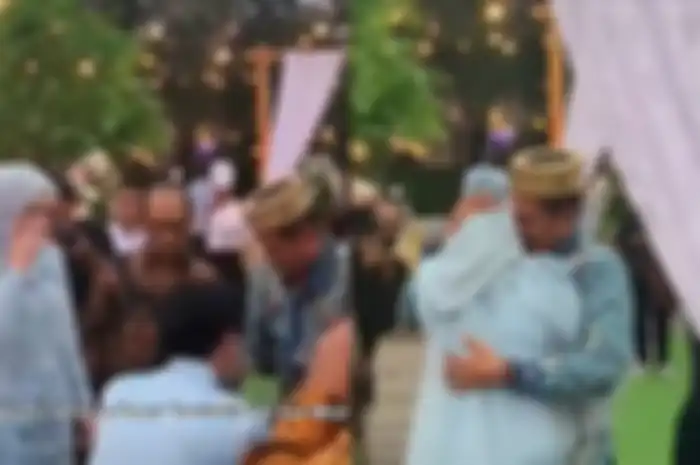 Ayah Cut Meyriska hadir di acara pertunagan putrinya dengan Roger Danuarta