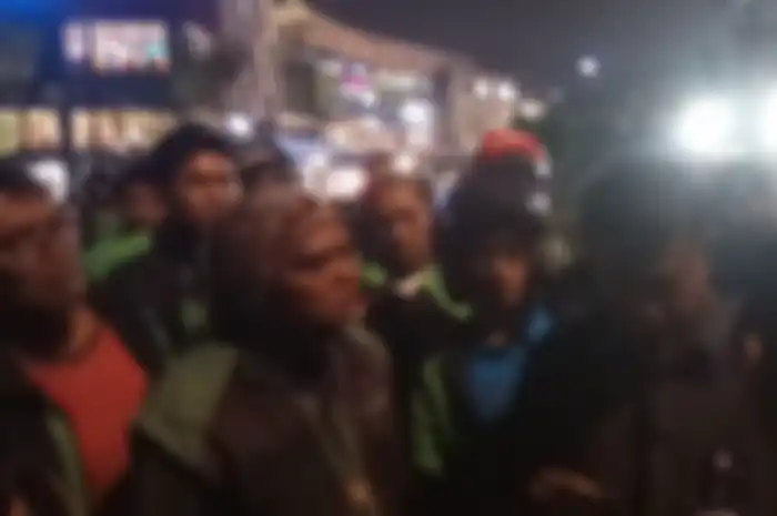 Puluhan driver ojol serbu mall AEON JGC Jaktim untuk mencari security yang melakukan pengusiran.