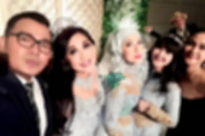 Paramitha Rusady masih sering berkumpul dengan teman-teman artis di era 90an.