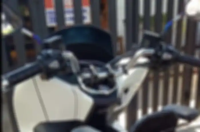 Honda PCX 150 pakai jok atau kursi anak.