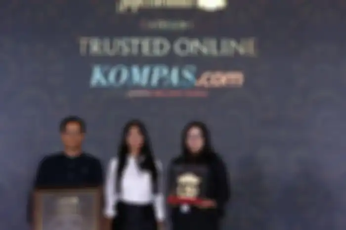 Pemimpin Redaksi Kompas.com Wisnu Nugroho menerima penghargaan Superbrands 2019 untuk Kompas.com kategori Media Online Terpercaya dalam Gala Awards Superbrands 2019.