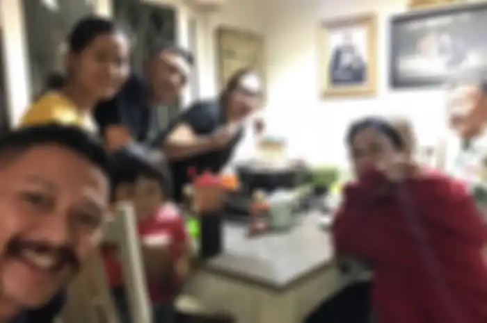 Ruang makan di rumah Deswita Maharani dan Ferry Maryadi