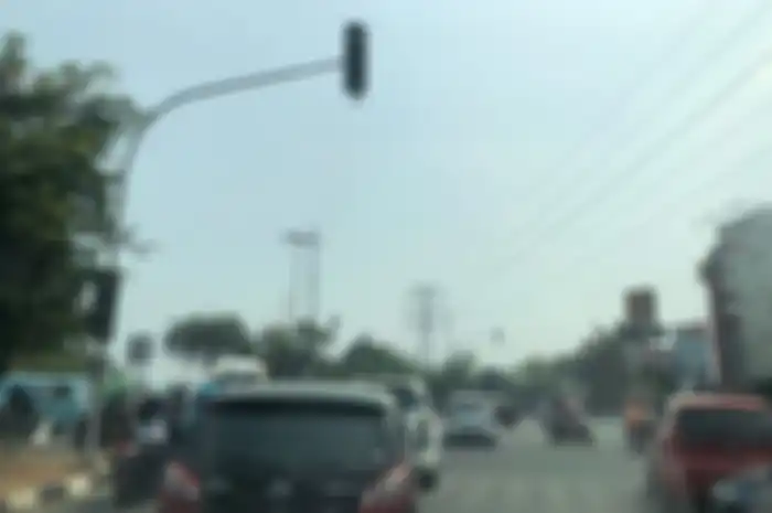 Akibat pemadaman listrik, lampu lalu lintas ikut mati dan menyebabkan kemacetan