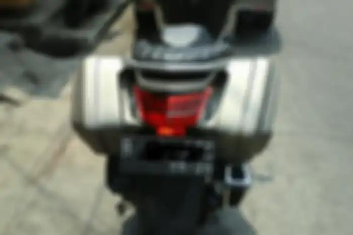 Side box skutik Yamaha NMAX.