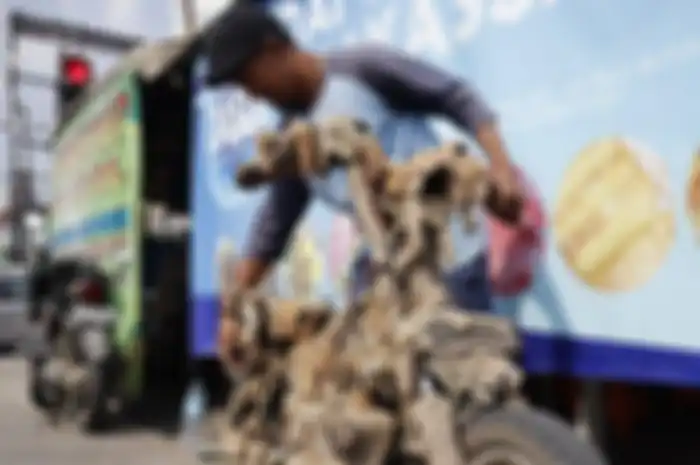 Sepeda motor dengan limbah sampah milik Syamsuri