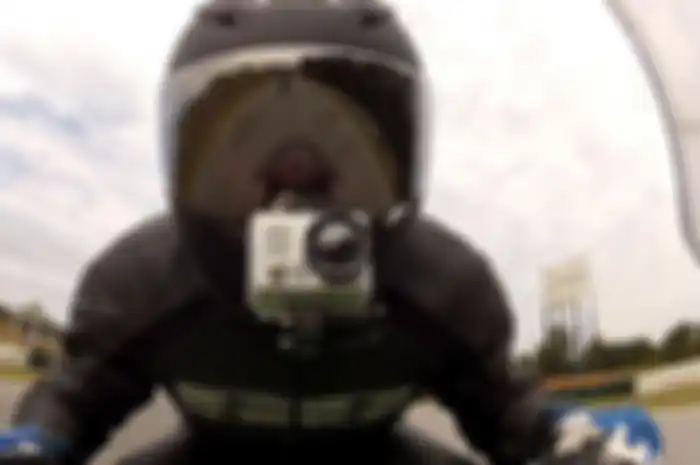 Action camera di motor, sudah banyak dipakai bikers.