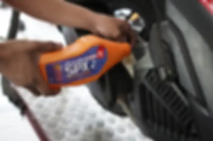 Skutik Honda ADV150 yang rilis di bulan Juli lalu menggunakan oli mesin yang sama dengan matik Honda lainnya, yaitu AHM SPX-2 Oil 0.8ml.