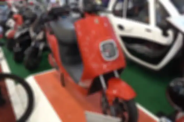 Foto ilustrasi. Harga motor listrik Selis E-Max SLA, biaya charge murah meriah segini jarak tempuhnya.