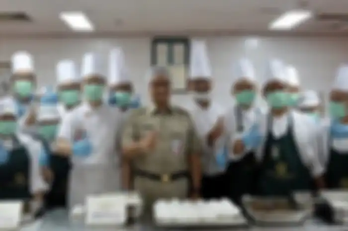 Gubernur Anies Baswedan bersama para chef dan juru masak hotel bintang 5