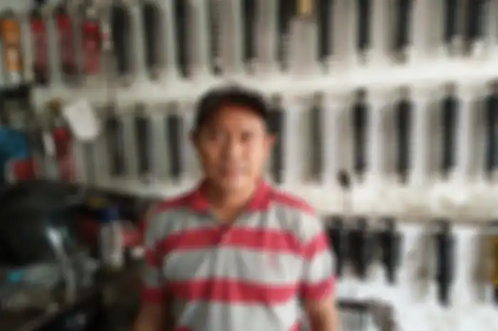 Ali, pemilik bengkel Prima Shockbreaker