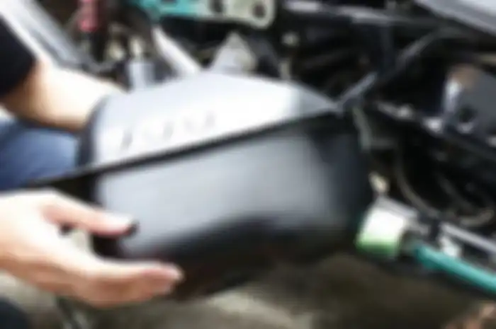 Tangki custom berkapasitas 9 liter untuk Yamaha NMAX.