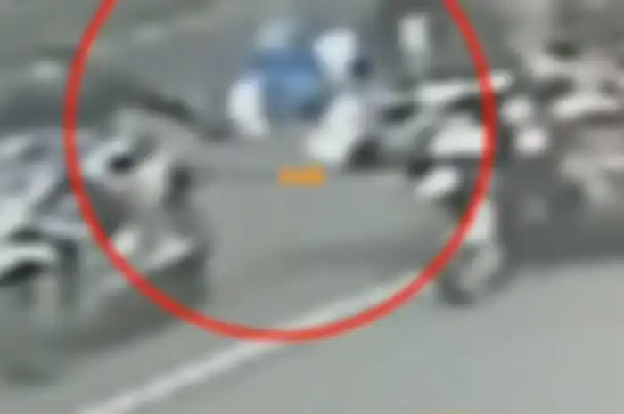 Jambret merampas tas perempuan sampai terpental ke aspal di Medan.