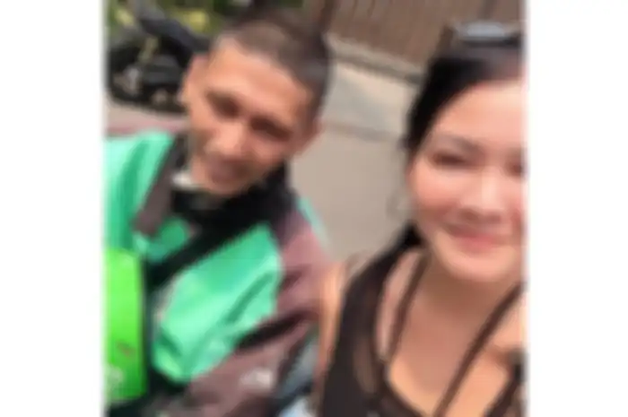 Melanie Subono dan driver ojek online