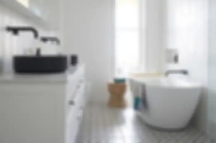 Lantai rembes pada kamar mandi di lantai atas bisa mengotori ruang di bawahnya, 