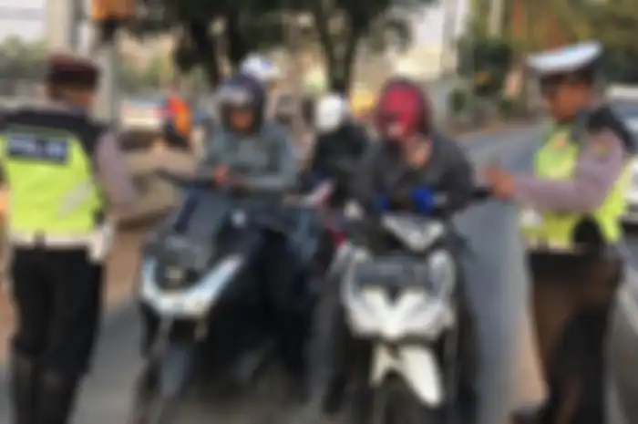 Ilustrasi razia resmi polisi. Simak Rincian 15 Jenis Pelanggaran Saat Razia Operasi Patuh Jaya 2020, Ini yang Dendanya Paling Tinggi