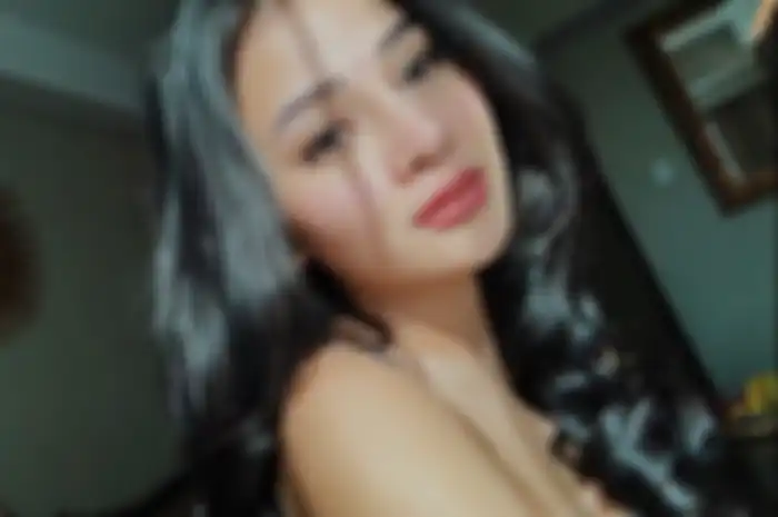 pedangdut sekaligus model Mutia Ayu