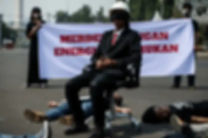 Ini jawaban cara-cara untuk mempertahankan kemerdekaan Indonesia yang menjadi soal dalam buku tematik kelas 6 SD tema 6. 