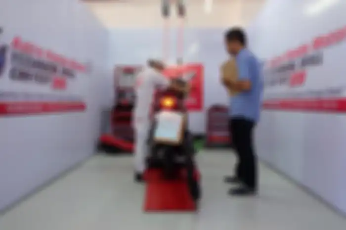 Para peserta terlihat serius mengikuti kompetisi Astra Honda Motor Technical Skill Contest 2019
