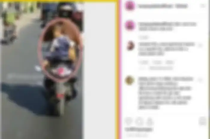 Ibu-ibu bonceng anaknya dengan posisi menyamping