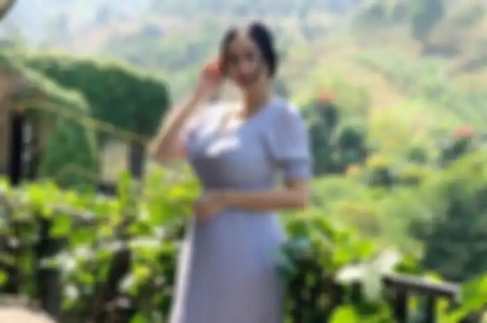 Aura Kasih benar-benar merasa kesal lantaran cuitan seseorang atas komentar ‘pabrik susu’ yang membuatnya tidak tenang. 