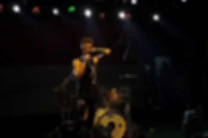 Konser Perdana Luke Holland di Jakarta, Penonton Berguru Jadi Drummer!