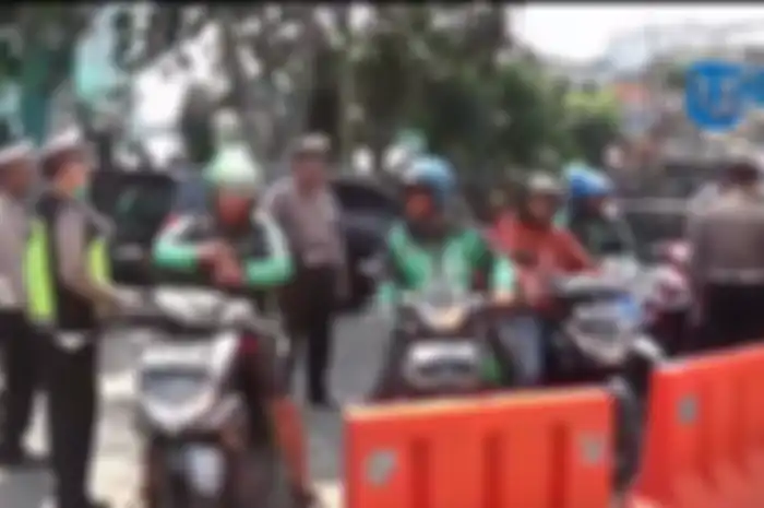 Sejumlah driver ojek online (ojol) ditilang pada razia Operasi Patuh Toba 2019.