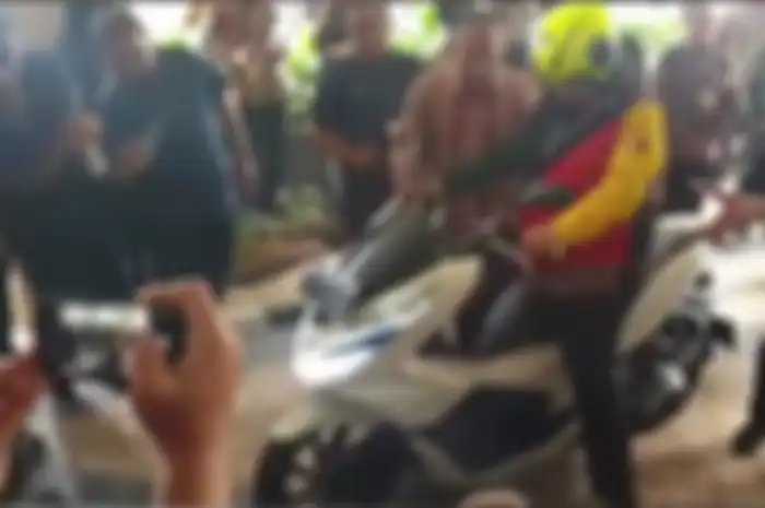 Menteri Perindustrian tes ride Honda PCX Electric, tidak berisik dan power besar