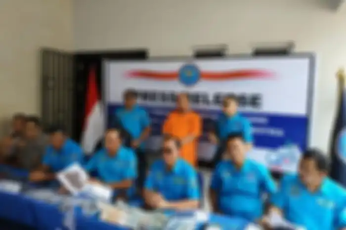 Dan hukuman untuk orang-orang yang terjun ke dunia obat-obatan terlarang tidaklah sepele di Indonesia.