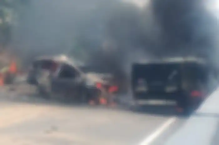 Tragedi kecelakaan beruntun di tol Cipularang, Jawa Barat.