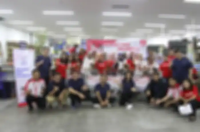Manajemen Astra Motor Yogyakarta berfoto bersama seluruh peserta Gebyar Belanja Honda yang berlokasi di Supermarket Indogroasi &ndash; Sleman (4/9).