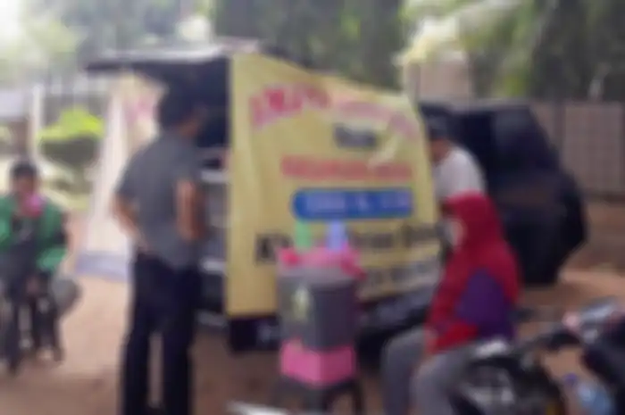 Warung makan berjalan ini kasih es teh manis gratis untuk driver ojek online