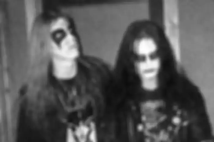 Bahkan dia dikreditkan sebagai musisi Black Metal pertama yang memakai cat mayat untuk merias wajahnya.