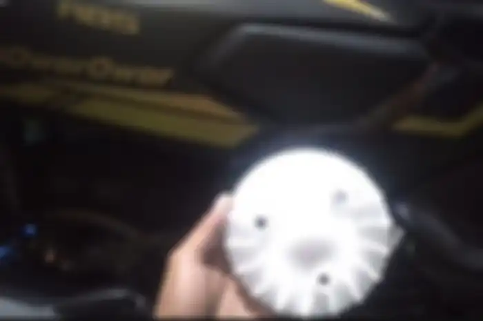 Kipas radiator Honda Vario dipasang di Yamaha NMAX, usir suara ngorok yang mengganggu.