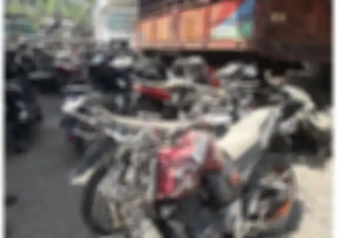 Ratusan motor bekas kecelakaan menumpuk di Cikamuning, ada yang berumur 14 tahun