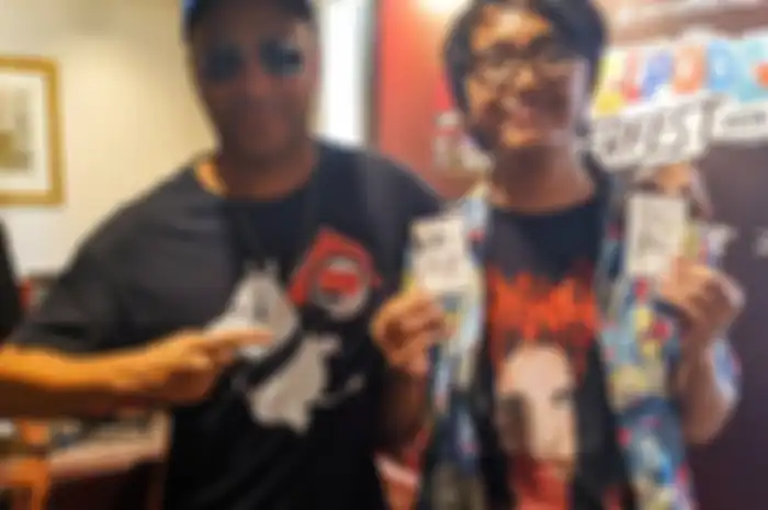Tom Morello bersama Alvin Bahar, editor HAI