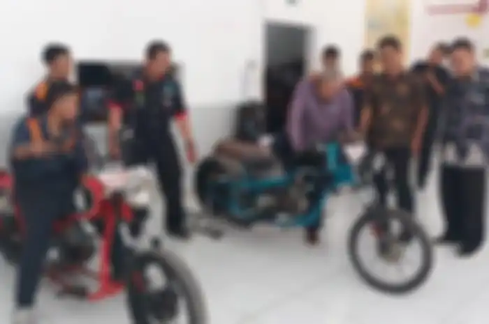 Siswa SMK Bhakti Praja (BP) Adiwerna, Kabupaten Tegal, Jawa Tengah, merakit motor kustom mirip Chopper 'Jokowi' hanya dengan modal Rp 6 juta.