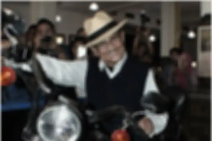 Untuk penyembuhan pasca operasi, B.J Habibie hobi naik moge