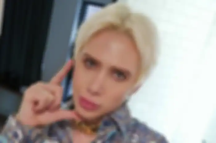 Oli London (29), habiskan Rp 2,1 miiiar demi bisa mirip seperti Jimin BTS.